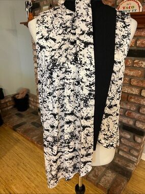 Robert Rodriguez NWT Black and White Abstract Sleeveless Blouse